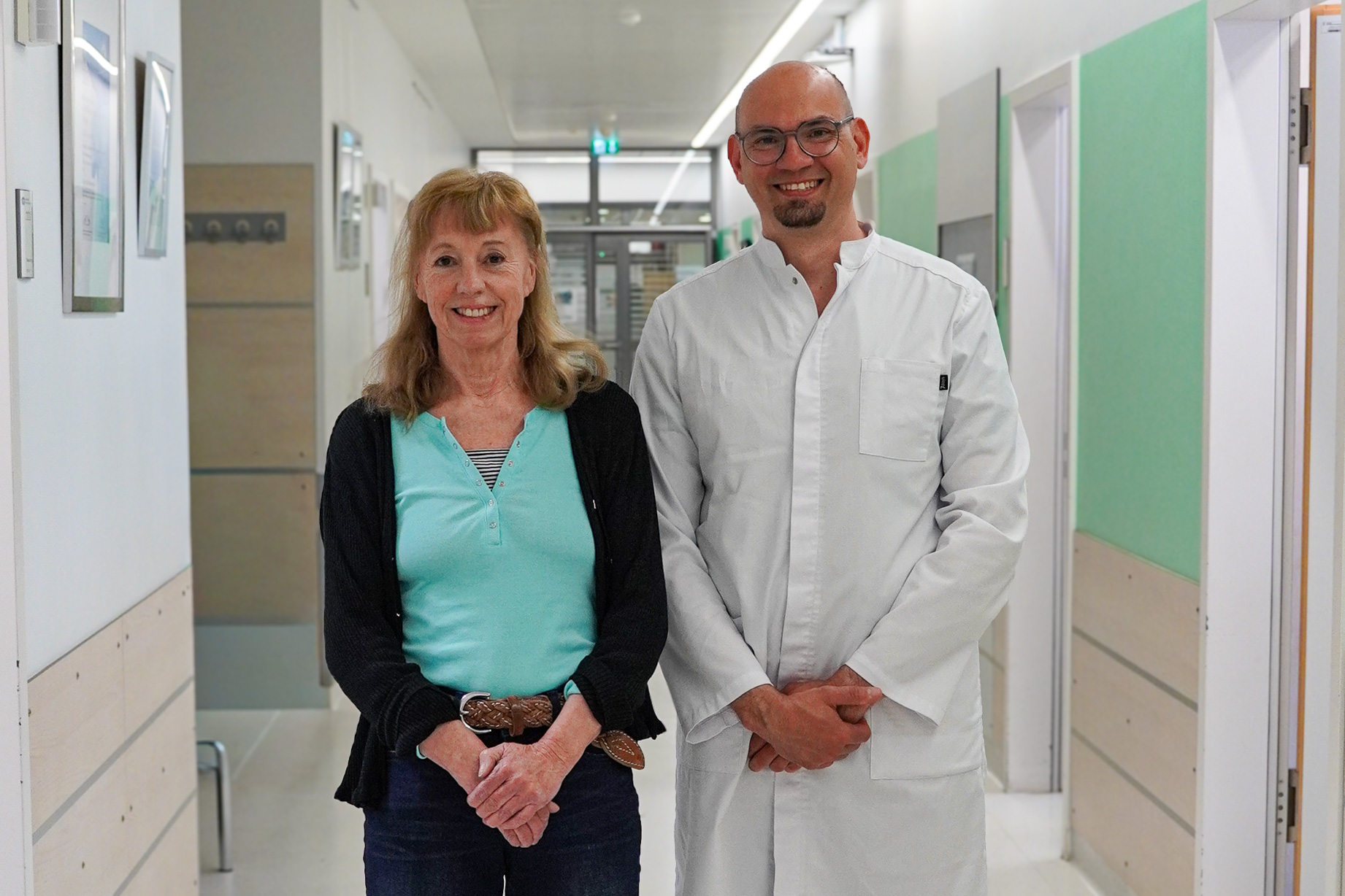 Patientin im Gespräch mit Dr. Schwarz